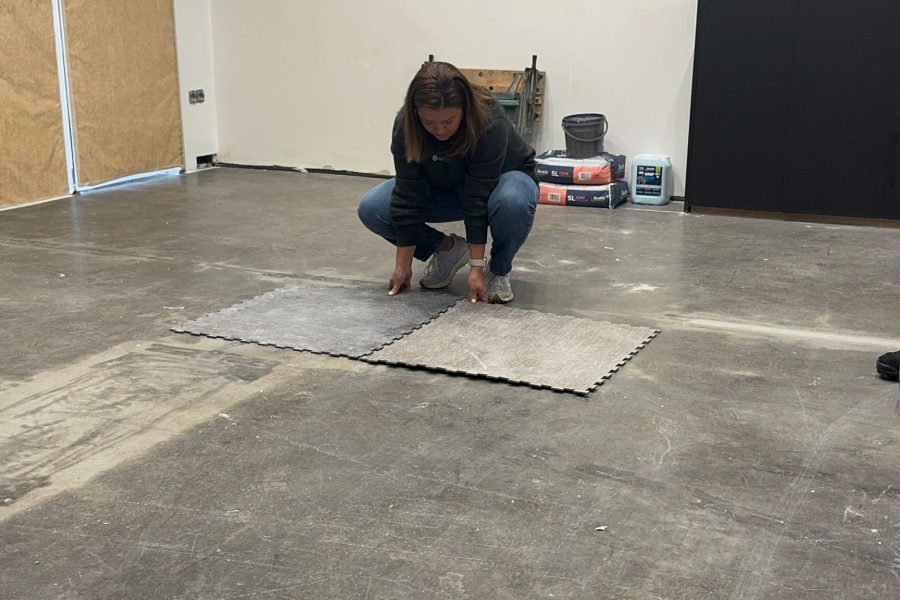 INSTALACIÓN DE PAVIMENTOS VINÍLICOS EN ROLLO Y SISTEMAS EN CLIC