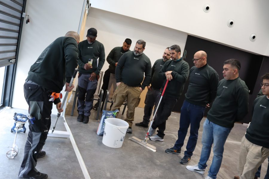 INSTALACIÓN DE PAVIMENTOS VINÍLICOS EN ROLLO Y SISTEMAS EN CLIC