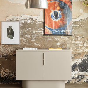 Mesa auxiliar minimalista con almacenaje