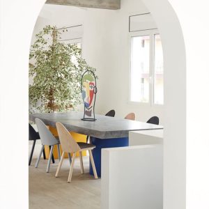 comedor con sillas de comedor moderna Uma de Teulat